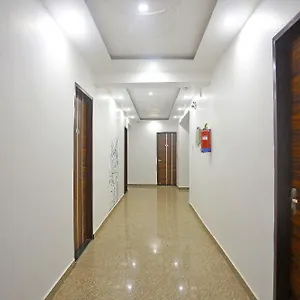 Super Townhouse Cloud Bay, Near Genpact, Sector-69, 4* Gurgaon